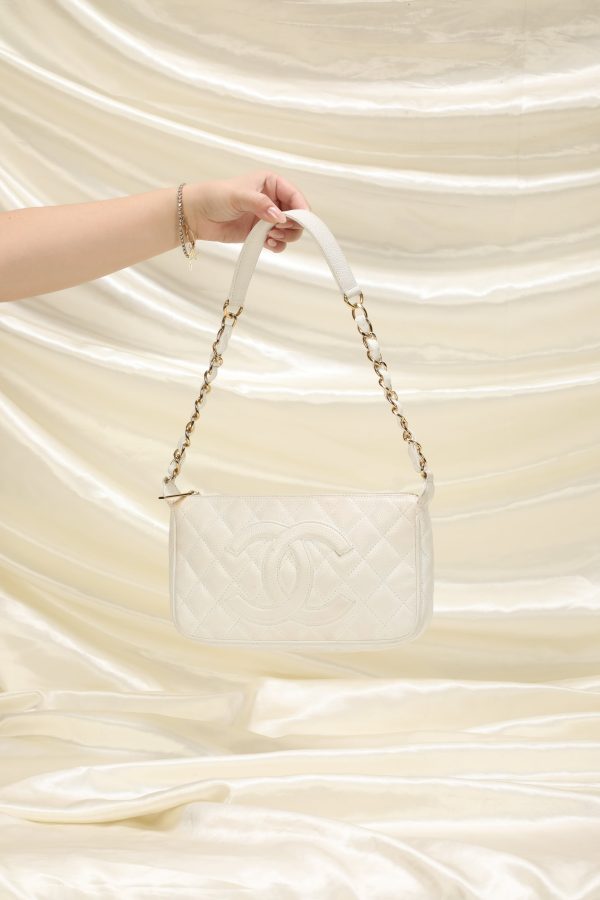 Chanel White Caviar Pochette Hot on Sale