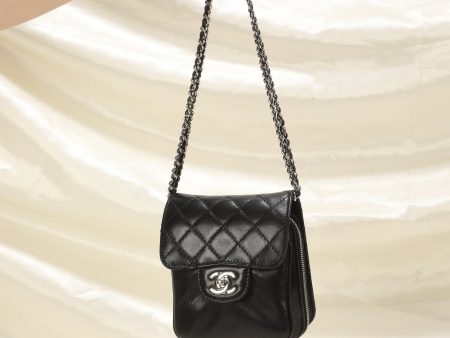 Chanel Mini Clams Crossbody Hot on Sale