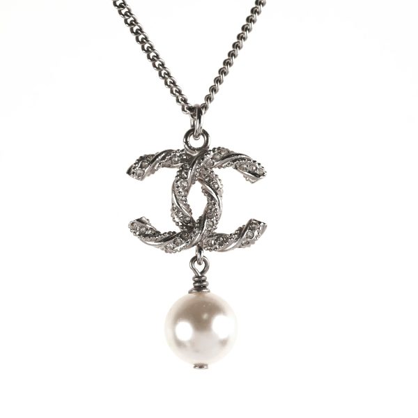 Chanel CC Logo Pearls Necklace Discount